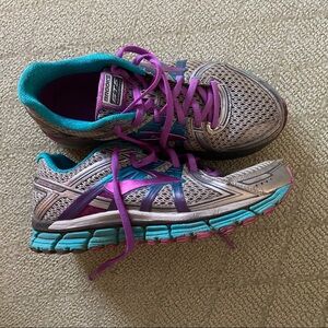 Brooks running sneakers size 8